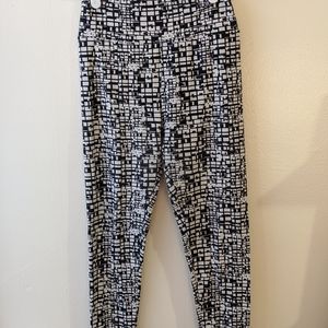 Lularoe OS black and white geometric print legging